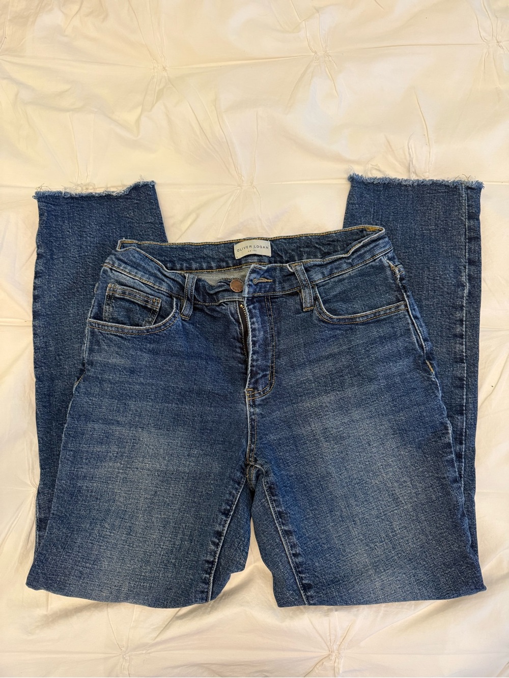 Oliver Logan Oak Ankle Crop Straight Jeans in Medium Blue